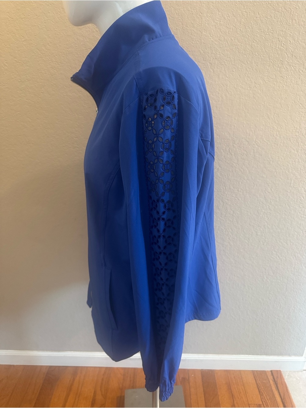 Chico's Bright Royal Blue jacket and capri bottoms - Women's XL New without tags